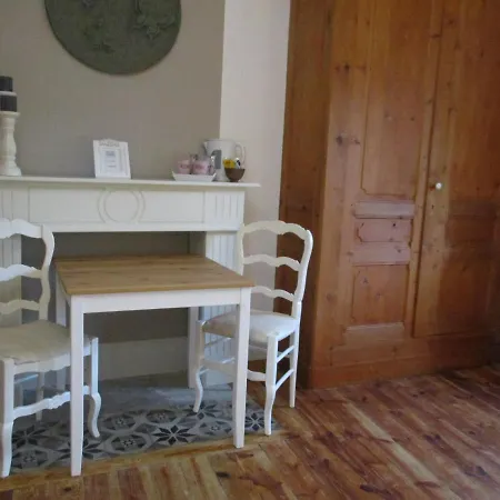 Oda ve Kahvaltı Au Prieure Saint Jean
