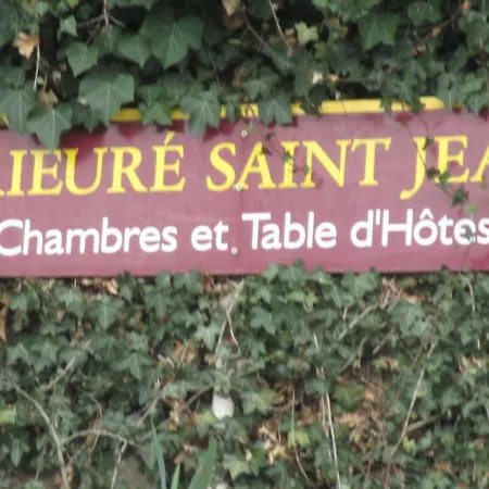Au Prieure Saint Jean Bed & Breakfast Camares
